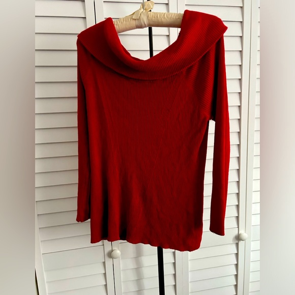 Ribbed Red Sweater - Picture 2 of 2